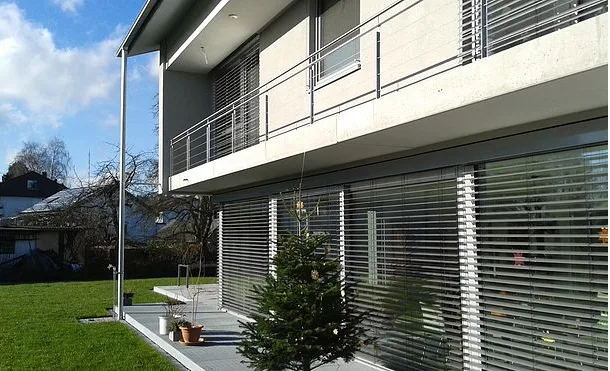 Wohngebäude in Ulm mit umlaufendem Balkon